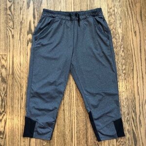 Under Armour Grey & Black Loose Fit Capri Jogger Pants | XS​​